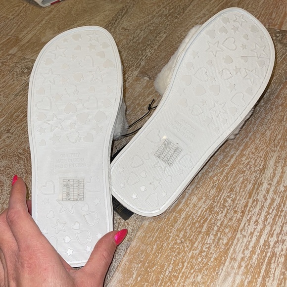 NWT Forever 21 Fur Slides slipper - Picture 4 of 5